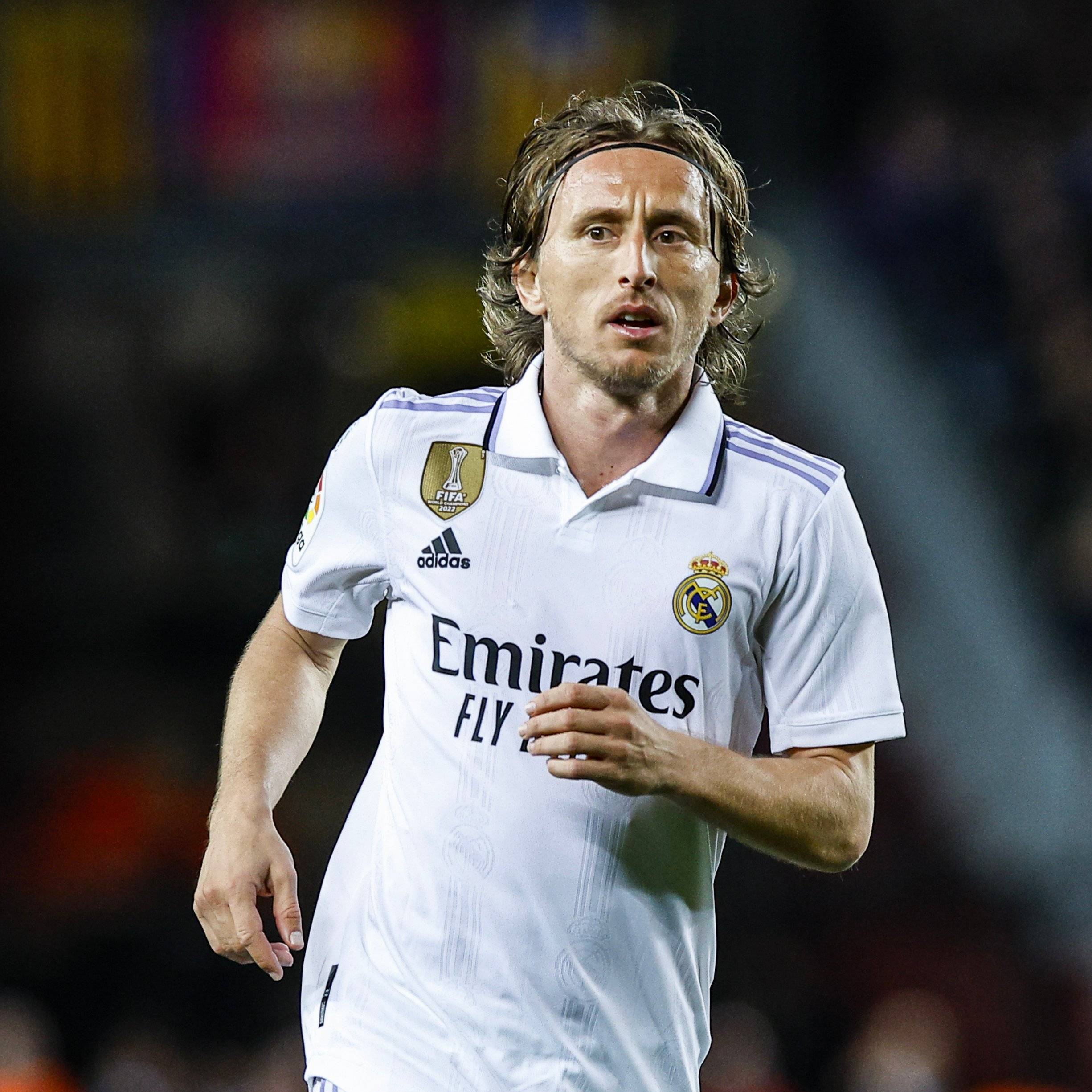 前锋连续助攻带动全队节奏