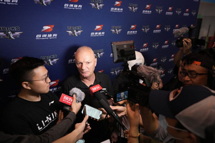 明知阿隆索镇不住巨星，皇马当初为啥还要请他？